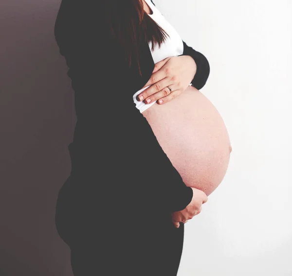 Retrato de mujer hermosa embarazada —  Fotos de Stock