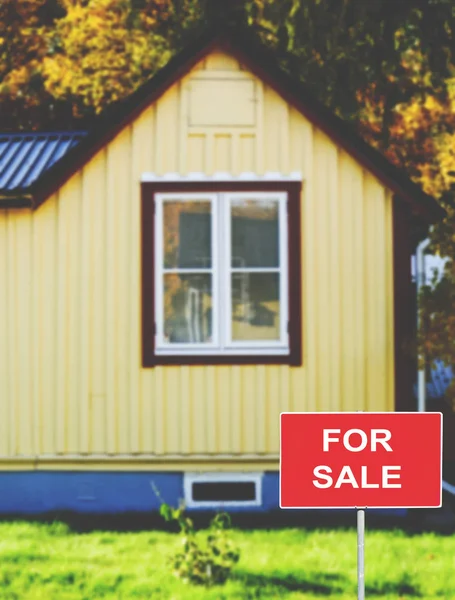 Real estate concept - House for sale — Stock Photo, Image