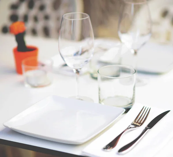 De instelling van de tabel voor lunch of diner — Stockfoto