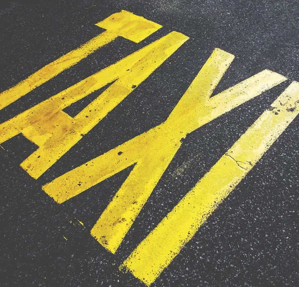 Taxi sign on street — Stock Photo, Image