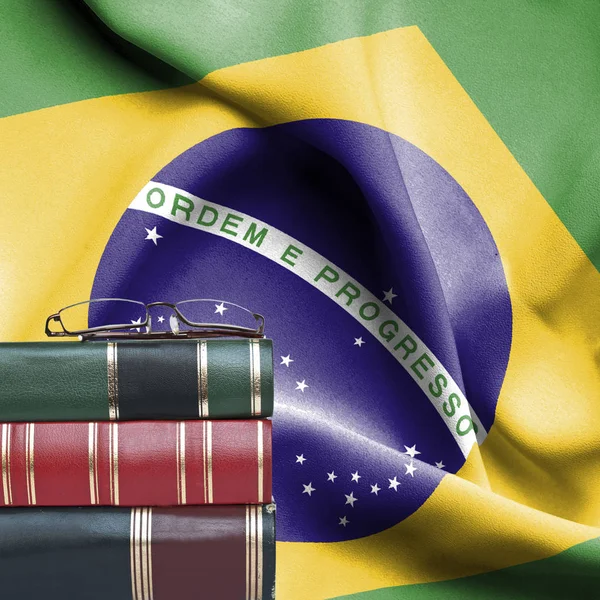 Koncepce Vzdělávání Stoh Knih Čtení Brýle Proti Státní Vlajka Brazílie — Stock fotografie