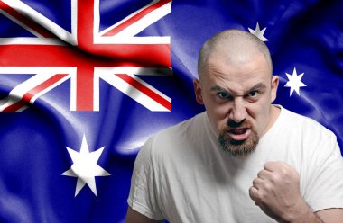 Avustralya bayrağı karşı kızgın adam