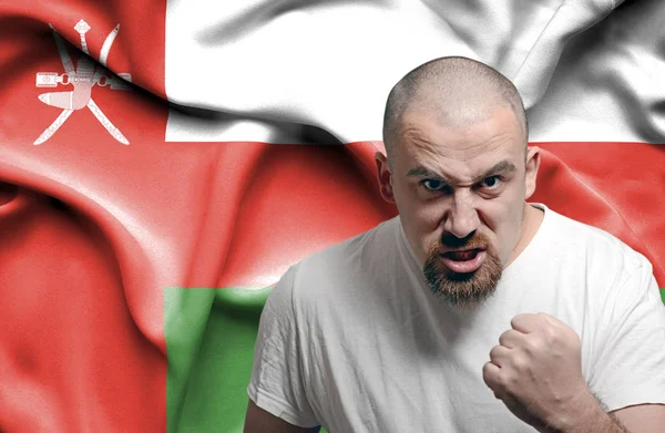 Hombre enojado contra bandera de Omán —  Fotos de Stock