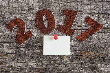 Eski retro vintage tarzı ahşap b 2017 numaradan işareti simgesi