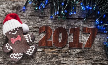 gingerbread çerezleri Noel ahşap masa