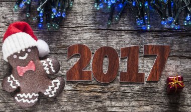 gingerbread çerezleri Noel ahşap masa