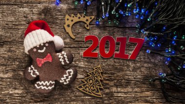 gingerbread çerezleri Noel ahşap masa