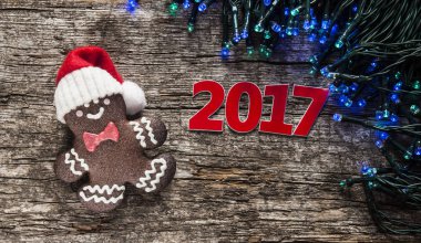 gingerbread çerezleri Noel ahşap masa