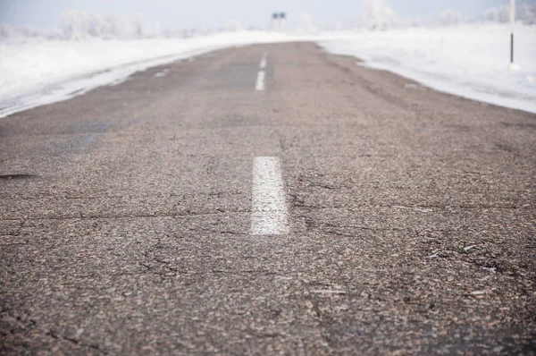 Besneeuwde winter weg — Stockfoto