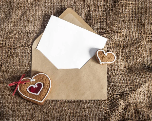 Café y una galleta en forma de corazón —  Fotos de Stock