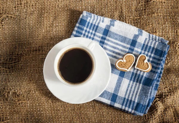 コーヒーとハート型のクッキー — ストック写真