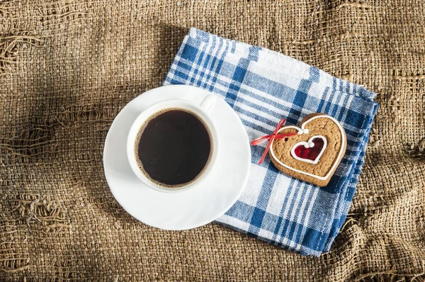 Coffee and a heart shaped cookie — Stock Photo, Image