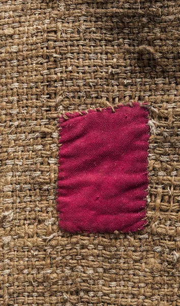 Burlap com adesivo vermelho — Fotografia de Stock