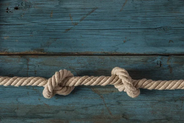 Seilknoten auf Holz — Stockfoto