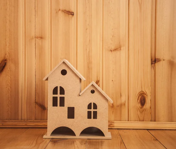 Petite maison sur plancher de bois — Photo