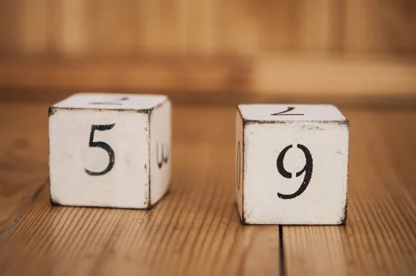 Cubo de madera con el número — Foto de Stock