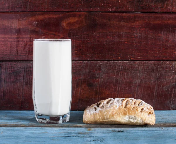 Sklenici mléka a ovesné sušenky — Stock fotografie