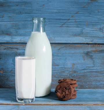 yulaf ezmeli kurabiye ve süt