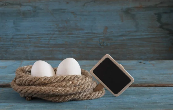 Fresh chicken eggs lay on the wooden table — Stock Photo, Image