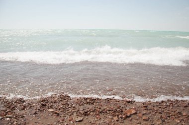 deniz dalga ve çakıl plaj