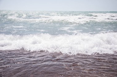 deniz dalga ve çakıl plaj