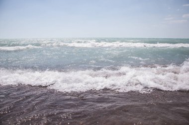 deniz dalga ve çakıl plaj