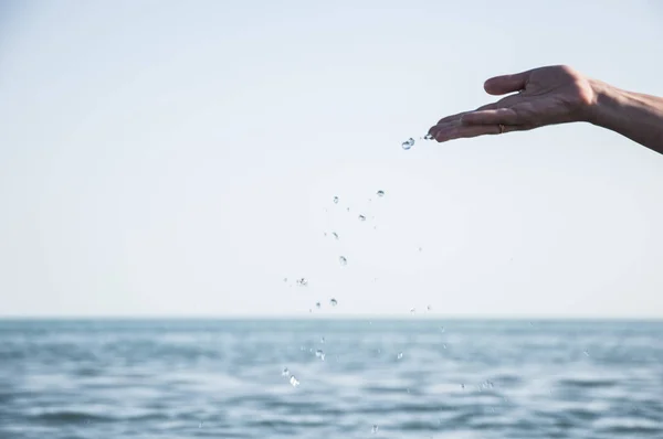 Hand en water. — Stockfoto