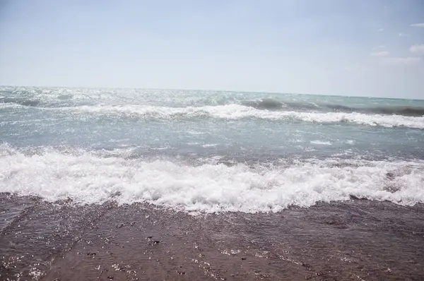 deniz dalga ve çakıl plaj