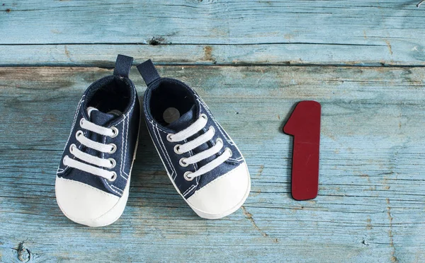 Baby shoes on wooden background — Stock Photo, Image