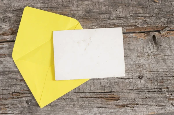 Envelope on a wood table — Stock Photo, Image