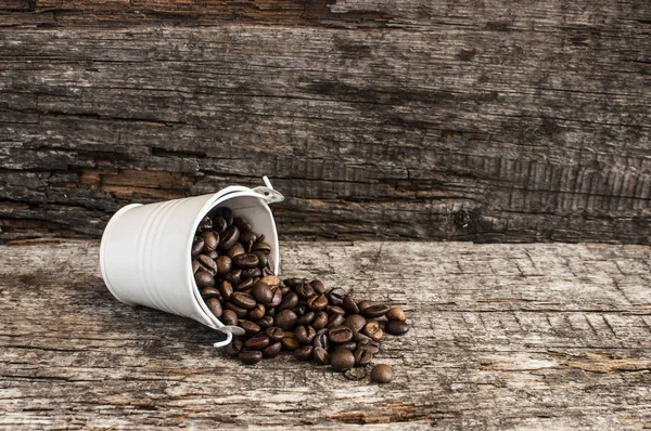 Rostade kaffebönor i bucke — Stockfoto