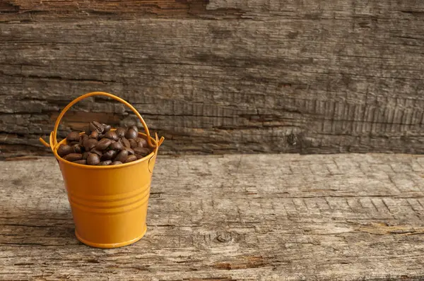 Gebrande koffiebonen in bucke — Stockfoto