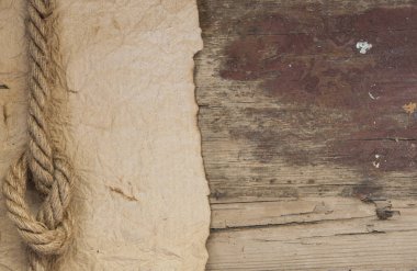 Ahşap arka plan üzerinde gemi halatı
