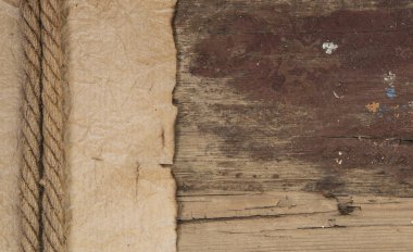 Ahşap arka plan üzerinde gemi halatı