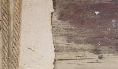 Ahşap arka plan üzerinde gemi halatı