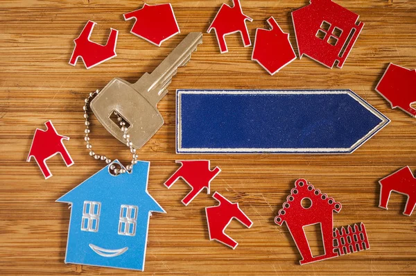 House-shaped key in the wood — Stock Photo, Image