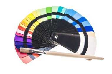 Gökkuşağı renk paleti üzerinde beyaz izole