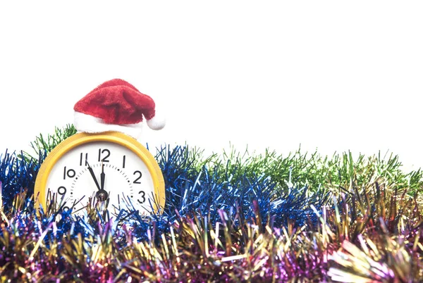 クリスマス ボールと白で隔離の目覚まし時計 — ストック写真