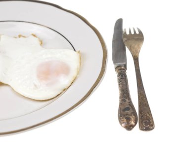 Sağlıklı kahvaltı için iki kızarmış yumurta