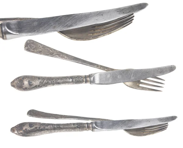 Couteau et fourchette vintage sur fond blanc — Photo