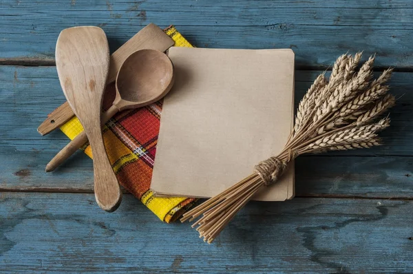 Bestick träd trä spanska traditionella köksredskap — Stockfoto