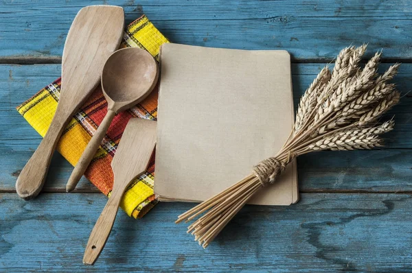 Posate ulivo legno spagnolo utensili da cucina tradizionali — Foto Stock