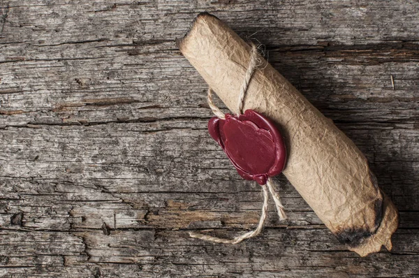 Rotoli di carta vintage con cera di foca — Foto Stock