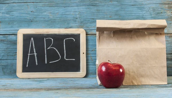 School lunch over lege schoolbord — Stockfoto