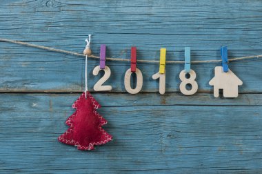 Yeni yıl 2018 için clothespins dönüştürün ve