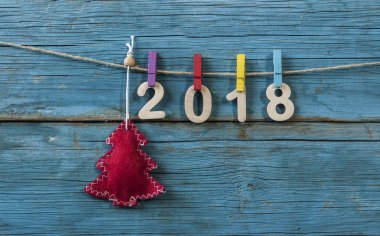 Yeni yıl 2018 için clothespins dönüştürün ve