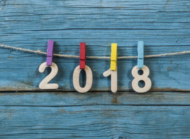 Yeni yıl 2018 için clothespins dönüştürün ve