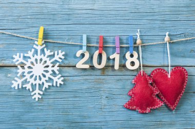 Yeni yıl 2018 için clothespins dönüştürün ve