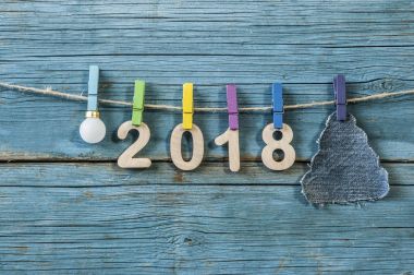 Yeni yıl 2018 için clothespins dönüştürün ve