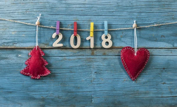 Yeni yıl 2018 için clothespins dönüştürün ve